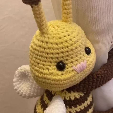 Winnie The Pooh Curtain Tie Backs, Winnie The Pooh Curtains, Bee Toys, Curtain Holdbacks, Yellow Decor, Bunny Toys, Decor Birthday, Curtain Tie Backs, Amigurumi Toys