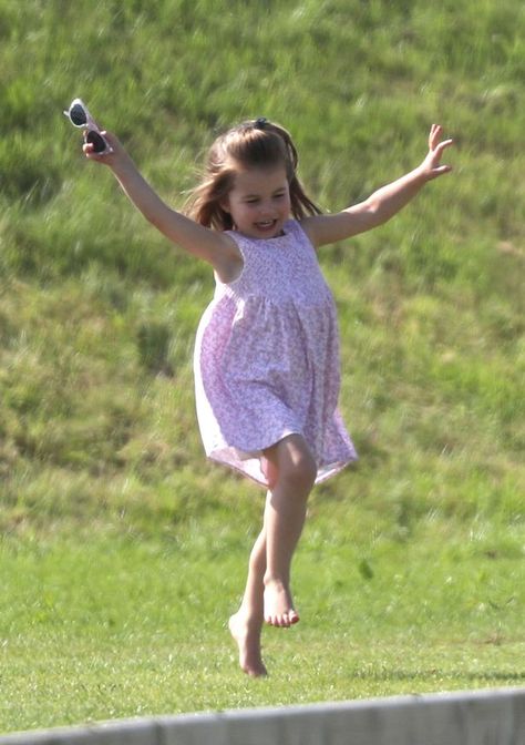 Princess Charlotte wears pink dress as she enjoys the sun - Mirror Online Principe William Y Kate, Prince William Family, Princesa Charlotte, William E Kate, Prince George Alexander Louis, Principe William, Prinz Harry, Polo Match, Elisabeth Ii