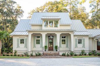 Moreland Point Residence - Court Atkins Group Country Home Exterior, Low Country Homes, Southern Living House, Cottage House Plan, Southern Living House Plans, Small Cottage Homes, Cottage Style House Plans, Southern House Plans, Cottage Exterior