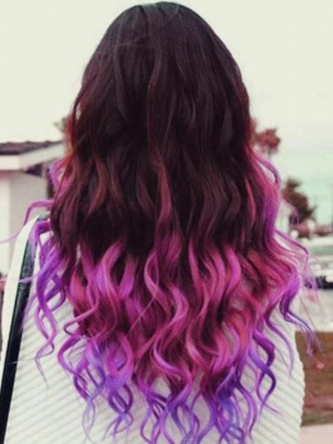 Rosa, violeta ❤ Purple Ombre Hair, Purple Tips, Dip Dye Hair, Colored Hair Tips, Hair Color Crazy, Hair Chalk, Hair Color Purple, Hair Color Pink, Hair Color Highlights