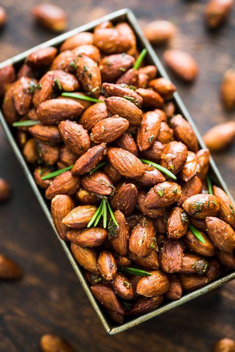 Benefits Of Eating Almonds, Rosemary Almonds, Rosemary Sea Salt, Soaked Almonds, Easy Cheese, Nut Recipes, Roasted Nuts, Paleo Vegan, Roasted Almonds