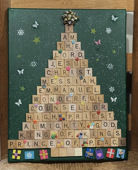 Christmas Scrabble Tiles, Scrabble Christmas, Scrabble Letter Crafts, Holiday Crafts Decorations, Scrabble Crafts, Dollar Store Christmas Crafts, Christmas Decorations Diy Crafts, Handmade Christmas Crafts, Dollar Store Christmas