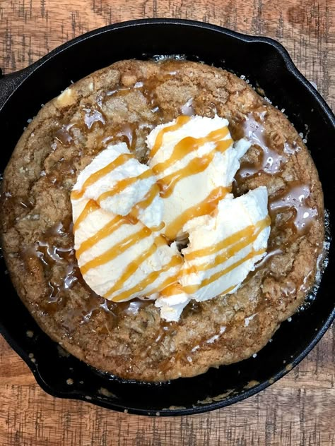 Outback's Salted Caramel Skillet Cookie- A Dessert My Husband and I Can Agree On! Apple Caramel Skillet Cookie, Salted Caramel Skillet Cookie, Cookie In Skillet Recipe, Salted Caramel Cookie Skillet, Caramel Cookies Recipes, Cast Iron Skillet Recipes Dinner, Skillet Cookie Recipe, Skillet Cookies, Skillet Desserts