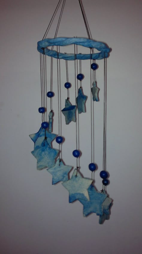 Ceramic Windchimes Ideas, Ceramic Mobile Ideas, Ceramic Wind Chimes Pottery, Polymer Clay Mobile, Jellyfish Windchime, Ceramic Windchime, Clay Wind Chimes, Clay Mobile, Ceramic Mobile