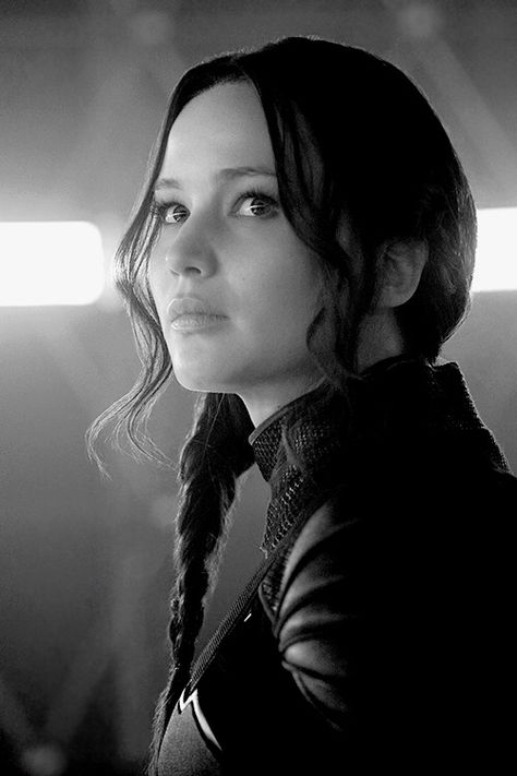 Mockingjay Katniss Everdeen, Mockingjay, A Woman, Braids, Black And White, Hair, White, Black, Plaits