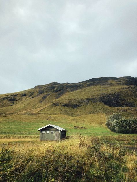 Middle of nowhere House In Middle Of Nowhere, Middle Of Nowhere House, Living In The Middle Of Nowhere, Houses In The Middle Of Nowhere, House In The Middle Of Nowhere, Middle Of Nowhere Aesthetic, Middle Class Aesthetic, Middle Of Nowhere, Dystopian Art