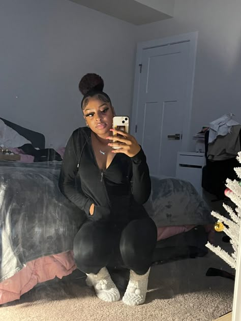 High Bun Outfit, Low Bun With Edges, 2 Low Buns Hairstyle Black Natural Hair, Two Low Buns Natural Hair, High Bun Natural Hair, Two Low Buns, Bun Outfit, Chicana Style, Middle Part Hairstyles