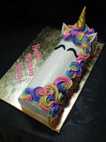 Unicorn Swiss Roll Cake, Cake Roll Design, Unicorns Cake, Unicorn Cake Design, Dairy Queen Cake, Swiss Rolls, Swiss Roll Cake, Chocolate Cake Designs, Cake Roll Recipes