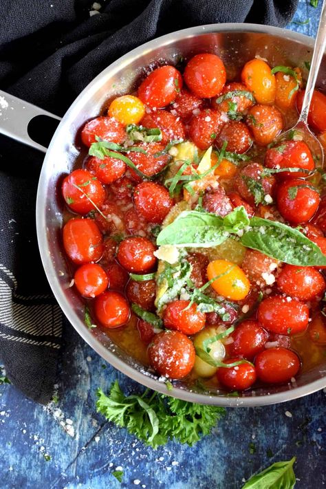 The Barefoot Contessa's Herb and Garlic Tomatoes are the perfect recipe to use up your bounty of summer ripe tomatoes. This is a simple recipe with intense garlic and basil flavour; savour these blistered tomatoes tossed with pasta, or on top of grilled crostini! Tomato Salad Dressing, Blistered Tomatoes, Tomatoes Salad, Tomato Dishes, Fresh Tomato Recipes, Barefoot Contessa, Summer Pasta Salad, Summer Lunch, Ripe Tomatoes