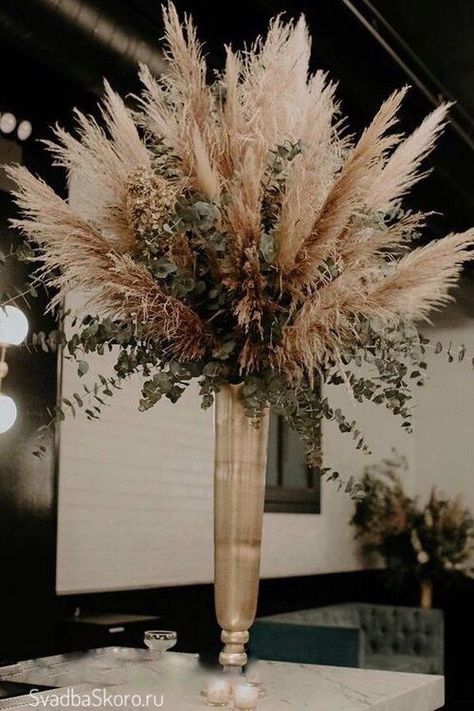 Beach Grass Wedding Centerpieces, Tall Vase With Pampas, Tall Boho Wedding Centerpieces, Tall Boho Centerpieces, Pompus Grass Centerpiece Wedding, Pompadour Grass Centerpiece, Pompous Grass Centerpieces, Wheat Wedding Decorations, Diy Boho Wedding Centerpieces