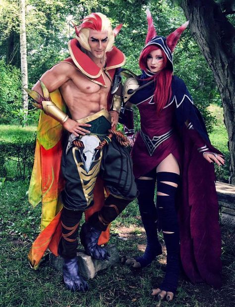 Rakan & Xayah Cosplay Rakan League Of Legends, Cosplay Couple, Cosplay League Of Legends, Couples Cosplay, Xayah And Rakan, Couple Cosplay, Cosplay Tutorial, Cosplay Diy, Game Costumes