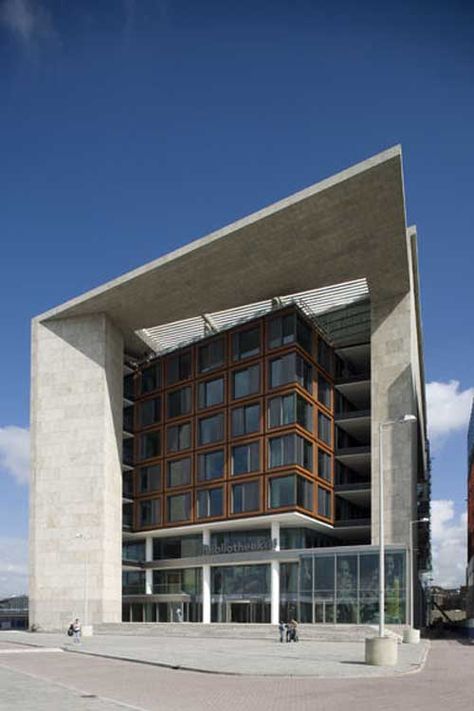 Amsterdam public library by Jo Coenen Co Architekten. EMPHASIS -  Importance, value, or prominence given to something. The square is given importance by being emphasized. Airport Architecture, Amsterdam Architecture, Architecture Cool, Library Architecture, Public Architecture, Vintage Architecture, Architecture Awards, 아파트 인테리어, Amazing Buildings