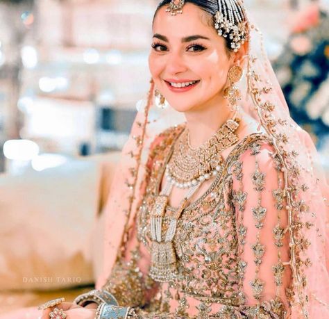 Hania Amir Bridal Look, Hania Amir Dresses, Mere Humsafar, Hania Aamir, Pakistani Formal Dresses, Hania Amir, Indian Wedding Couple Photography, Bridal Dresses Pakistan, Beautiful Pakistani Dresses