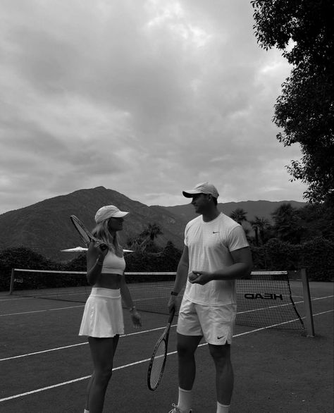 Couple Working Out Together Aesthetic, Tennis Couple, Old Money Couple, Money Couple, Tennis Photoshoot, Tennis Pictures, Rich Couple, Casual Elegant Style, Tennis Aesthetic