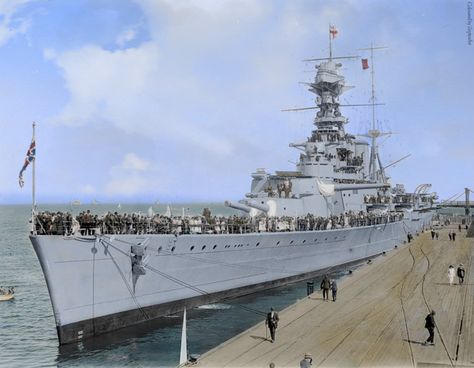 My compliments to the gentleman who made such a superb job of colouring this old photo of HMS Hood. Hms Prince Of Wales, Hms Hood, Royal Navy Ships, Battle Ships, Heavy Cruiser, Capital Ship, Aircraft Carriers, Naval History, Navy Ships