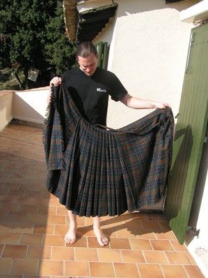 Kilt Pattern, Irish Kilt, 2000 Clothes, Great Kilt, Scottish Dress, Celtic Clothing, Leather Kilt, Kilt Outfits, Steampunk Dress