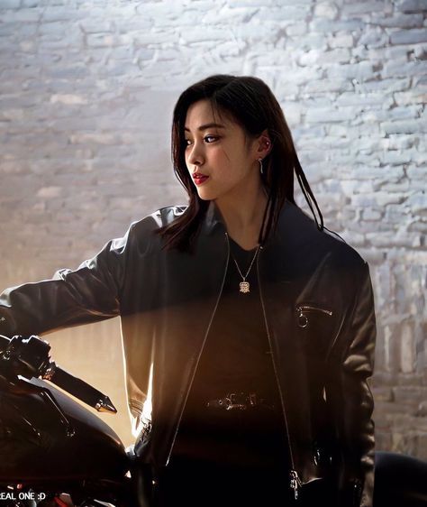 Bike Aesthetic, K Wallpaper, Itzy Ryujin, Tomboy Style Outfits, Shin Ryujin, Cover Girl, Tomboy Fashion, Girl Crush, Suho