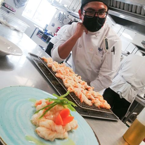 Te invito unos camarones 🍤😋 #cheflifestyle #cocinero #cheflifemagazine #chef #cheflife❤ #culinary #comida #cheflife🔪 #cocinando #cocina #photooftheday #picoftheday #pasion #photooftheday #fototumblr #foto #fotografia #food #food #fotos #escueladecocina #arteculinario #arte #tendencia #trabajo #gourmet #gastrononiaporamor #gastronomia #mexico #unitec Food Food, Chef