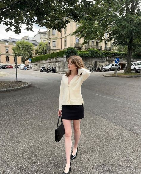 Simple Vintage Outfits, Feminine Classy Outfits, Simple Feminine Outfits, Feminine Outfits Classy, Classy Feminine Outfits, Hongkong Outfit, Casual Day Outfits, Classy Work Outfits, Classy Casual Outfits