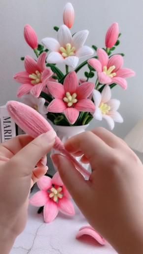 Craft #craft Clean Flowers, Projek Menjahit, Diy Flores, Flower Bouquet Diy, Seni Dan Kraf, Aesthetic Crochet, Diy Crafts Paper Flowers, Fabric Flowers Diy, Clothes Aesthetic