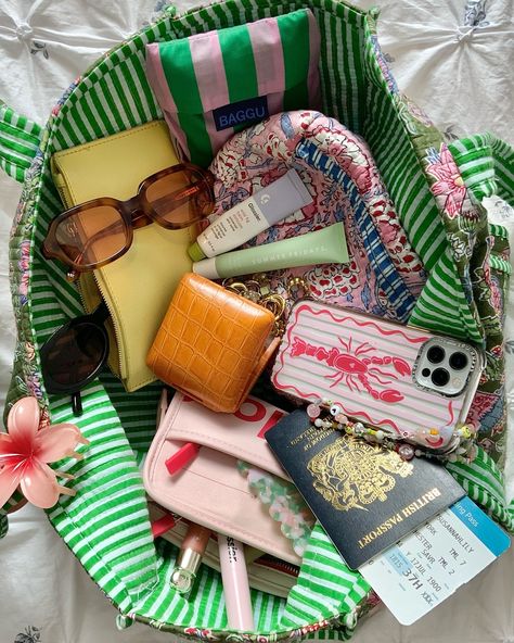 summer packing 🌺🐚🦞🫧 Beach Bag List, Summer Vacation Packing, Hydro Flask Accessories, Digital Content Creator, British Passport, Summer Packing, Handbag Essentials, Bag Flower, What In My Bag