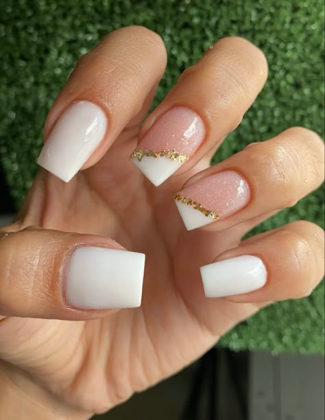 Short Acrylic Nails December, White And Gold Nails Short, Square Gel Nails, Acrylic Dip Nails, Gel Nails French, Nail Tip Designs, Wow Nails, Sassy Nails, November Nails