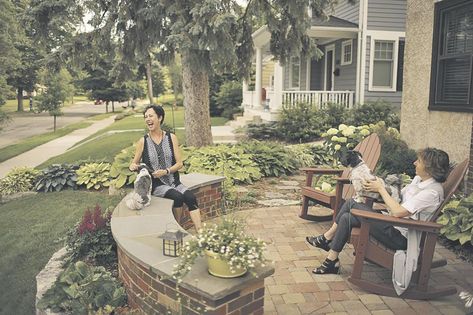 Front Porch Conversation Area, Front Courtyard Design Ideas, Gravel Front Patio, Front Yard Hang Out Area, Front Yard Party Set Up, Front Sitting Area Outdoor, Front Courtyard Ideas Court Yard Patio, Front Yard Sitting Area Ideas, Front Yard Patio Ideas