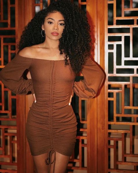 Jasmine Brown, Girls Gang, Brown Curls, Big Curls, Hair Scarf Styles, Braid Ideas, Health Is Wealth, Instagram Girls, Girl Gang