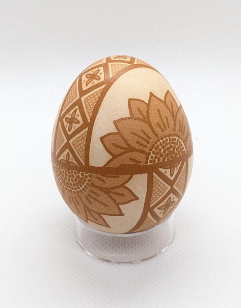 Pysanky Egg Designs, Ukrainian Egg Designs, Pysanky Eggs Pattern Ideas Easy, Ukranian Eggs Design, Ukrainian Eggs Patterns, Ukrainian Easter Eggs Patterns, Ukraine Eggs, Ukranian Eggs, Modern Easter Egg