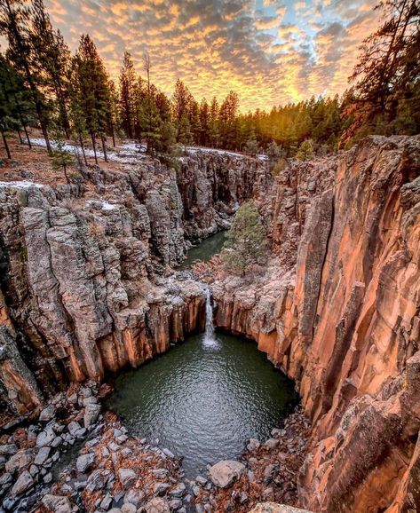 Explore Arizona on Instagram: “Flagstaff Arizona📍 Like comment and share with a friend❤️ 📸: @flagwoods DM us your Arizona photos/ videos for a chance to be featured on…” Arizona Aesthetic, Flagstaff Arizona, Northern Arizona, Flagstaff, National Monuments, Travel Usa, The Great Outdoors, Monument Valley, Beautiful Nature