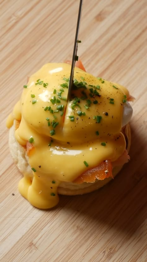 Eggs benedict #eggcellent #hollandaise #poachedegg #eggsbenedict Fancy Eggs Breakfast, Breakfast Eggs Benedict, Eggs Benedict Sauce Recipe, Easy Egg Benedict Recipe, Healthy Egg Recipes For Lunch, What To Eat With Boiled Eggs, Benedict Recipe, Around The World In 80 Eggs, Eggs Benedict Hollandaise Recipe