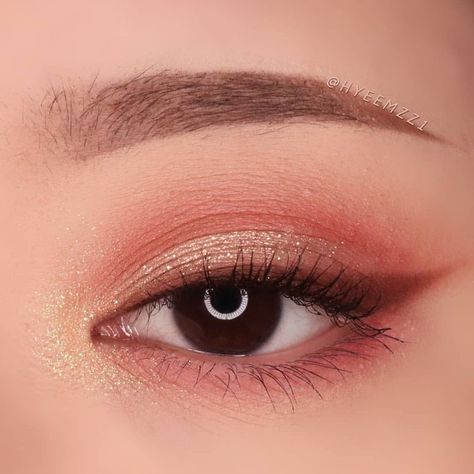 Teknik Makeup, Korean Eye Makeup, Makijaż Smokey Eye, Eye Makeup Designs, Makeup Eye Looks, Asian Eye Makeup, Creative Eye Makeup, Vintage Makeup, Eye Makeup Art