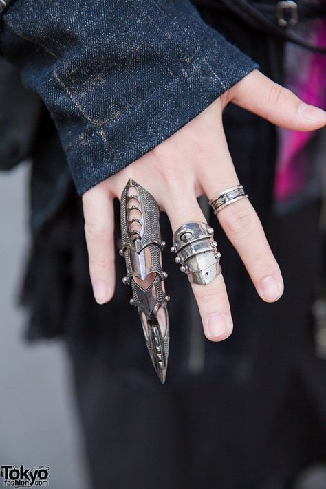 Claw Ring, Harajuku Claw Rings, H Naoto, Ren Faire Outfits, Black Claws, Skull Bags, Armor Ring, Claw Ring, Hand Accessories, Patchwork Jacket