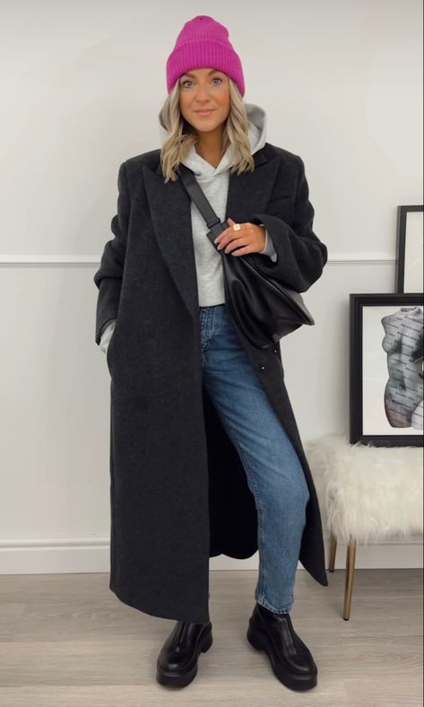 Long Gray Trench Coat Outfit, Classic Style Women Winter, Day Out In London Outfit Winter, Pea Coat With Hoodie Outfit, Winter Outfits Women Streetwear, Winter Peacoat Outfit, Hoodie Under Coat, Casual Long Coat Outfit, Wool Coat With Hoodie Outfit