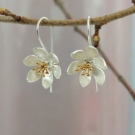 Beautiful water lily inspired earrings in satinized sterling silver with gold plated details on earring wires. These are my latest additions to the Flora and fauna collection. Size: 14 X 30 mm (drop)  All of my jewellery comes wrapped in tissue paper and packed in a pretty gift box.  My goal is to ship within 24 hours and if I cant I will let you know immediately. All orders going to the UK will be shipped Royal Mail 2nd class signed for and will arrive within 3 days. Shipments to Europe will... Sterling Silver Flower Earrings, Silver Gold Earrings, Silver Flower Earrings, Stylish Earrings, Jewellery Inspiration, Alloy Earrings, Botanical Jewelry, Daisy Earrings, Floral Pendant