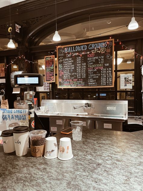 College Coffee Shop, University Coffee Shop, U Chicago University, University Of Chicago Aesthetic, Best Coffee Shops In Chicago, Starbucks Roastery Chicago, Chicago Coffee Shops, Ethan Landry, Chicago University