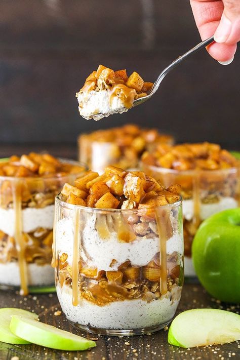 Caramel Apple Dessert Recipes, Caramel Apple Trifle, Fall Treats Recipes, Best Apple Desserts, Caramel Apple Desserts, Caramel Apples Easy, Apple Desserts Easy, Apple Treat, Thanksgiving Desserts Easy