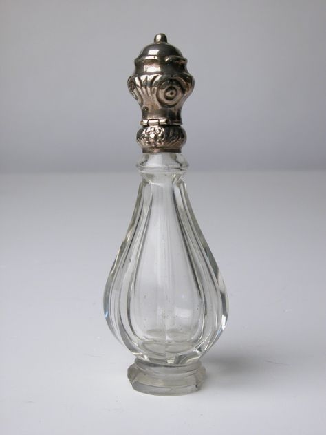 Old Perfume Bottles Aesthetic, Fancy Glass Bottles, Antique Perfume Bottles Vintage, Vintage Perfume Bottles Aesthetic, Perfume Bottles Aesthetic, Bottles Aesthetic, Aesthetic Fragrance, Fairy In A Bottle, Glass Bottle Design