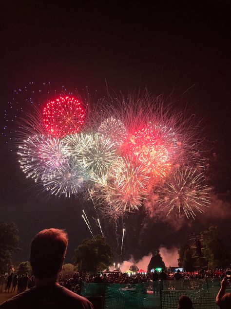 Pretty Fireworks, Firework Pictures, Fourth Of July Aesthetic, July Vibes, Summer Fireworks, Beautiful Fireworks, Firework Display, Fireworks 4th Of July, Firework Show