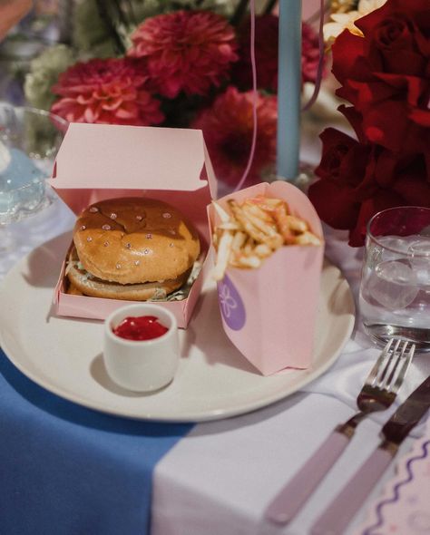 Glitter fries, bright-haired lovers, disability representation and celebration and some cute custom burger boxes. What’s not to love?! 🎀 🍔 🍟 🍨 🦽 🥰 So blessed to be part of this workshop and crew ✌️ Images 1 - 4 by @moorandmoon_ Images 5 - 9 by @stephaniedreamsphotography Workshop: @loveforall_Igbtq by @stephaniedreamsphotography Concept and styling: @abbieleigh_eventsandstyling Florist: @bloomstreetflorals Banner: @taracollette Stationery: @with_bells_on_invites Celebrant: @theinclusivec... Custom Burger Boxes, Pink Burger, Nikkah Ideas, Retro Pool Parties, Couple Smile, Retro Pool, Fry Box, Alt Wedding, Wedding Pool Party