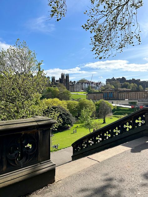 Scottish Summer, Edinburgh Summer, Summer Edinburgh, Edinburgh Spring, Eidenburgh Scotland Aesthetic, Edinburgh University Student Aesthetic, Edinburgh Scotland Aesthetic Autumn, Edinburgh Scotland Aesthetic Summer, Scottish Aesthetic