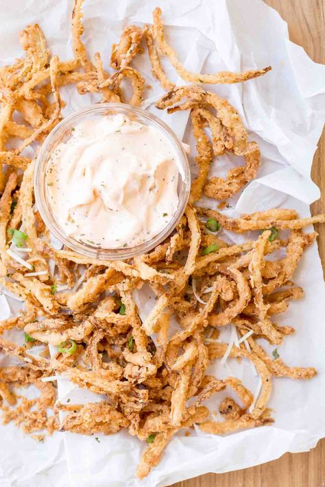 Onion Strings Recipe, Fried Onion Strings, Onion Straws, Broccoli Cheddar Casserole, Fried Onion Rings, Homemade Onion Rings, Onion Strings, Spinach Casserole, Pepper Recipes