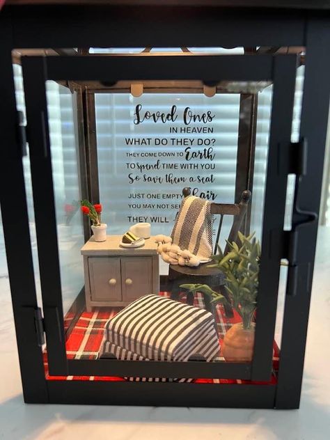 Diy Memorial Lantern, Lantern Memorial Ideas, Memory Lantern Diy, Memorial Lanterns Diy, Heaven Chair, Christmas In Heaven Lantern, Memory Lantern, Memory Diy, Frames Diy