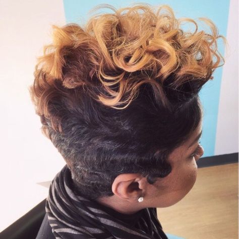 Short Hair With Highlights, Short Hairstyles For Black Women, Faux Hawk Hairstyles, Chic Short Hair, Blonde Tips, Hair With Highlights, Hair To One Side, Faux Hawk, Black And Blonde