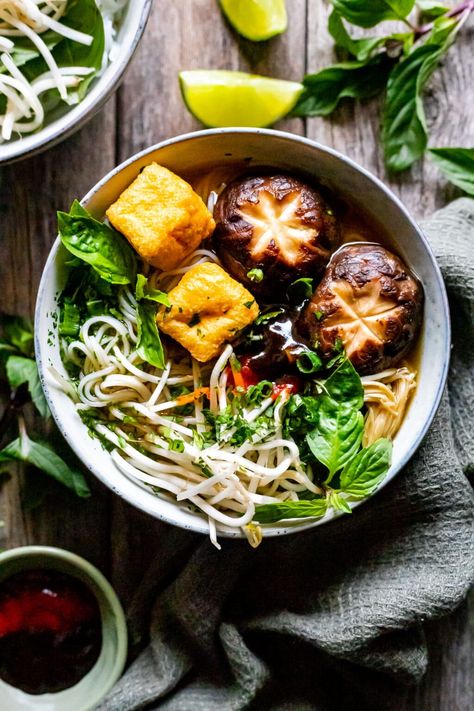 The Best Vegan Pho (Pho Chay) - Cooking Therapy Authentic Pho Recipe, Pho Noodle Soup Recipe, Pok Choi, Vegan Pho Recipe, Soup Recipe Vegetarian, Pho Soup Recipe, Bowl Of Pho, Vegetarian Pho, Pho Noodle Soup