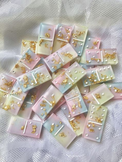 Resin Dominos Ideas, Resin Dominoes Ideas, Epoxy Dominos, Dominoes Resin, Resin Dominos, Resin Aesthetic, Resin Dominoes, Resin Pendant Diy, Diy Gifts To Sell