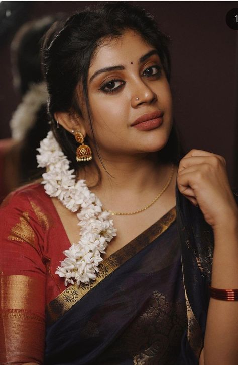 Gayatri shan Fashionable Saree, Ultra Beauty, Closeup Photo, Amala Paul, Fashionable Saree Blouse Designs, Face Images, Art Poses, Indian Beauty Saree, Saree Blouse