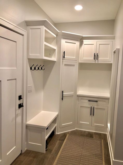 Big Mudroom Ideas Entryway, Corner Mudroom Storage, Mudroom Corner Cabinets, Mudroom With Corner Cabinet, Corner Cubby Mudroom, Big Mudroom, Corner Mudroom Lockers With Doors, Corner Mudroom Ideas, Corner Mudroom