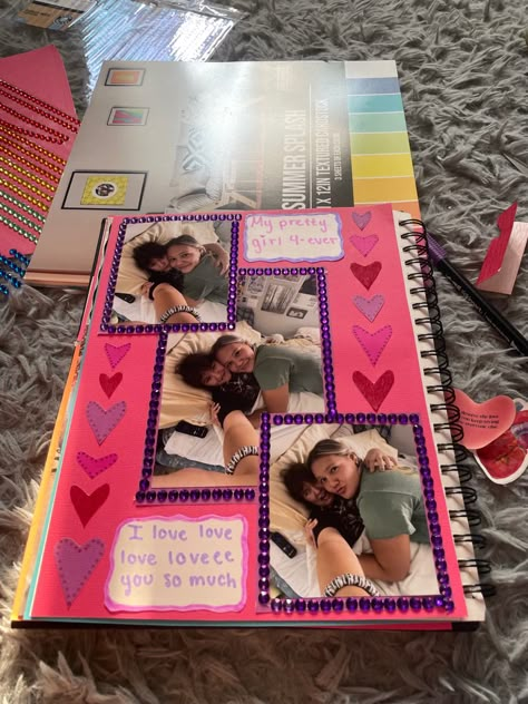 Scrapbook For Couple, Cute Photo Present Ideas, Book For Best Friend Diy, Memory Book Couple, Scrapbook Ideas For Bestie Birthday, Valentine’s Day Scrapbook Ideas, Scrapbook Best Friends Ideas, Photo Album Scrapbooking Ideas, Memory Album Ideas