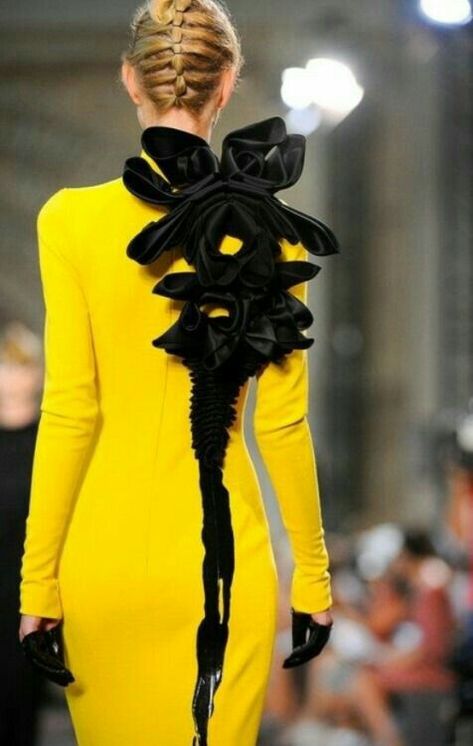 Gown Ideas, Fashion Elements, 파티 드레스, Stephane Rolland, Couture Mode, Couture Details, Yellow Fashion, Mellow Yellow, Mode Inspiration